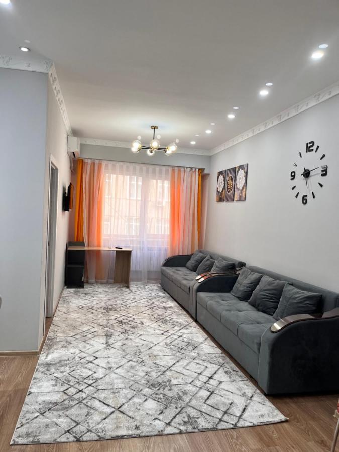 2-Х Комнатная В Золотом Квадрате Daire Almatı Dış mekan fotoğraf